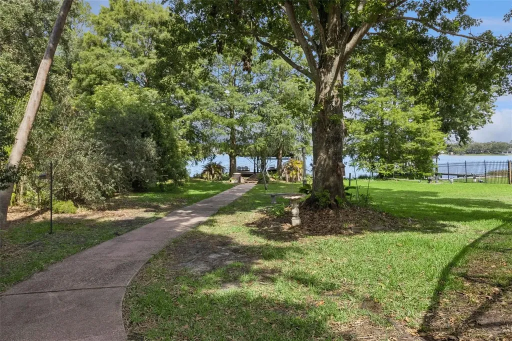 4909 Lake Gatlin Woods Court Orlando FL 32806