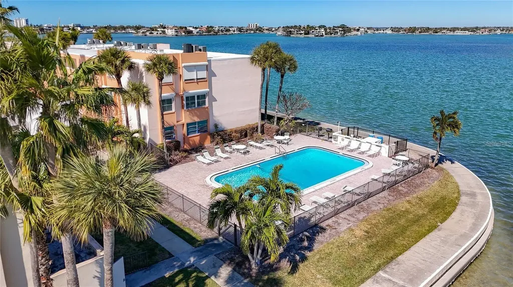 7560 Bay Island Drive S South Pasadena FL 33707
