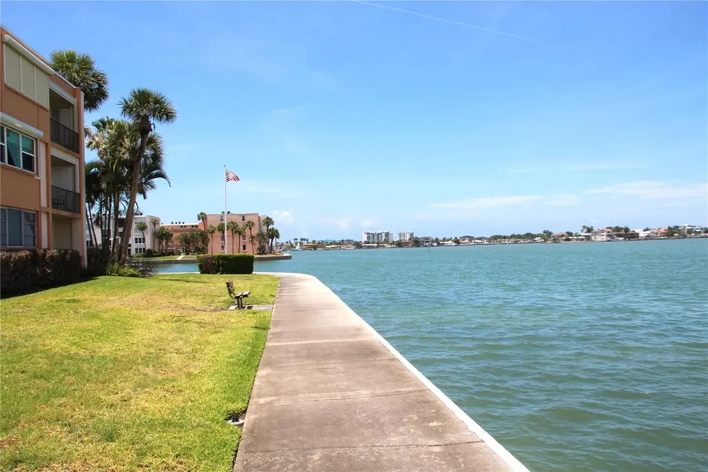 7560 Bay Island Drive S South Pasadena FL 33707