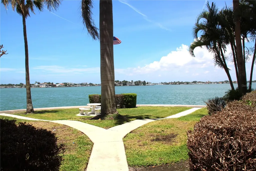 7560 Bay Island Drive S South Pasadena FL 33707