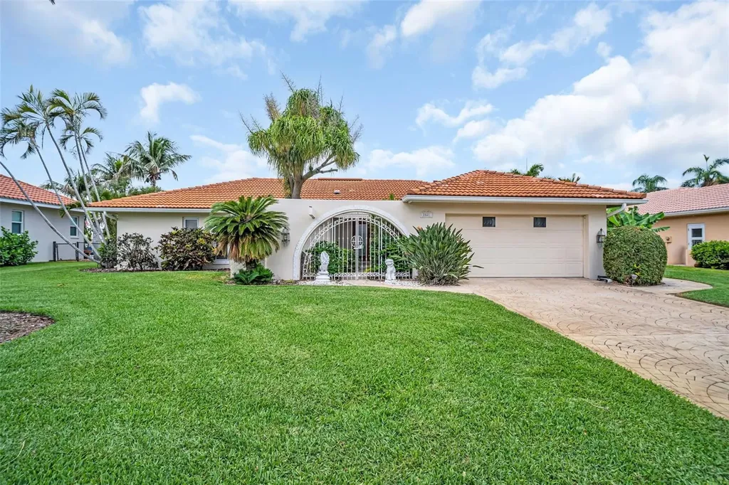 2041 Carolina Avenue NE St Petersburg FL 33703