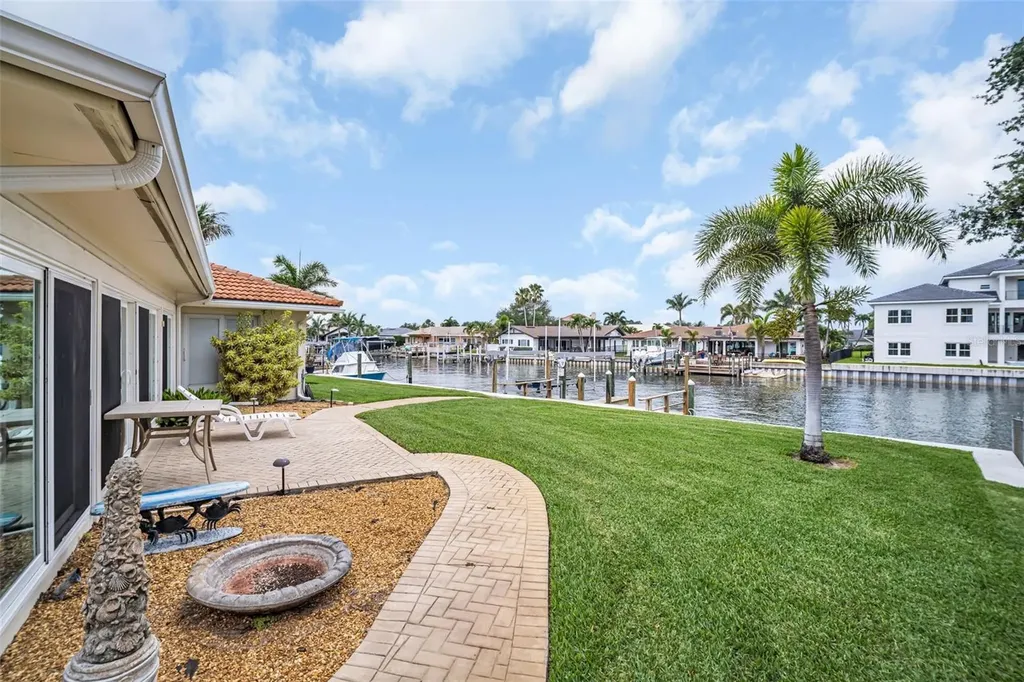 2041 Carolina Avenue NE St Petersburg FL 33703