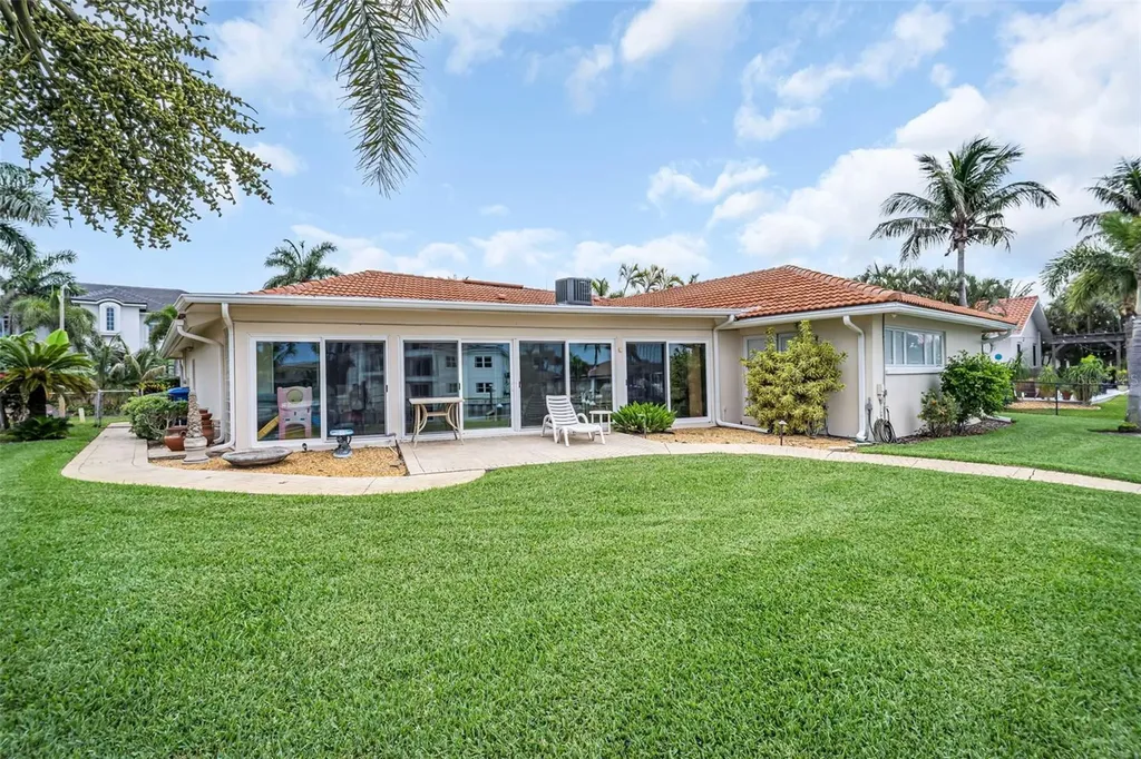 2041 Carolina Avenue NE St Petersburg FL 33703