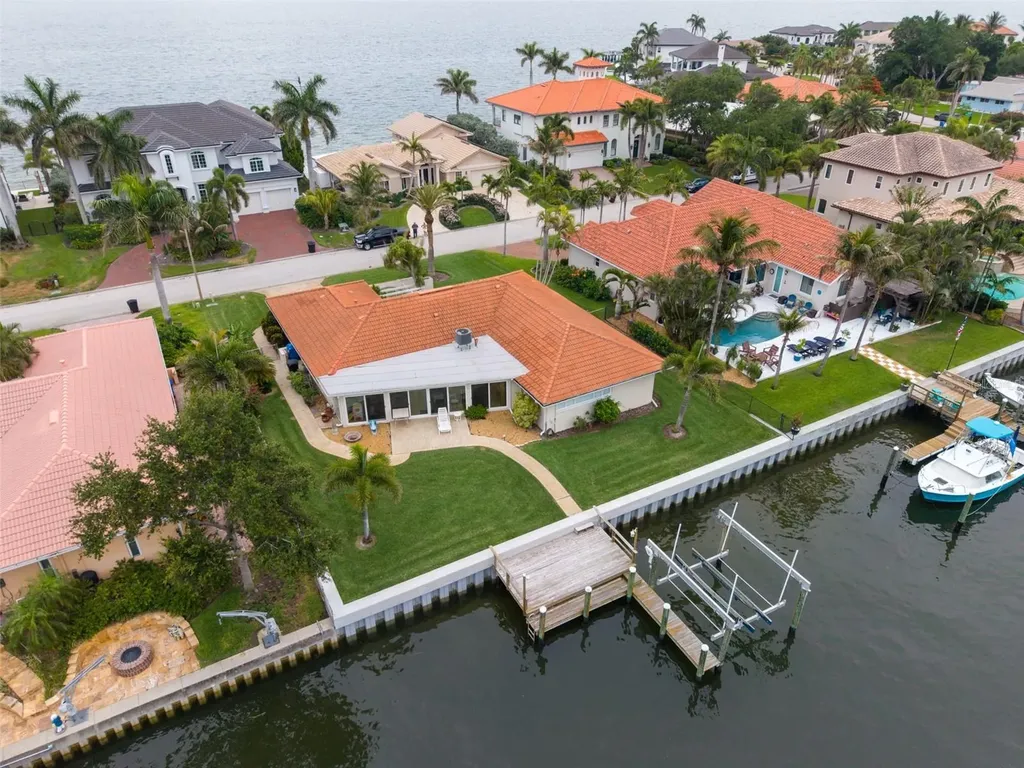 2041 Carolina Avenue NE St Petersburg FL 33703