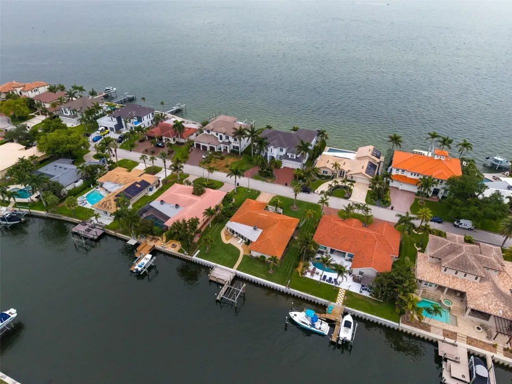 2041 Carolina Avenue NE St Petersburg FL 33703