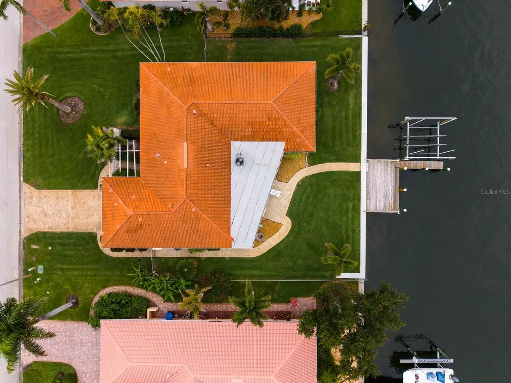 2041 Carolina Avenue NE St Petersburg FL 33703