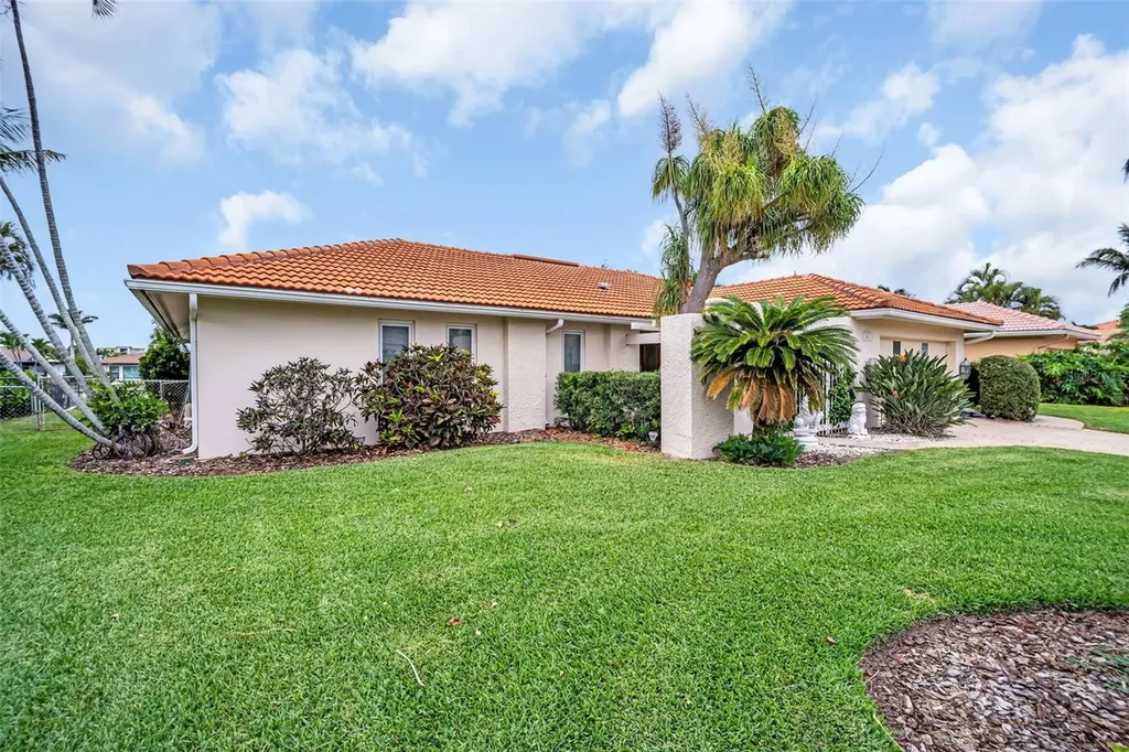 2041 Carolina Avenue NE St Petersburg FL 33703