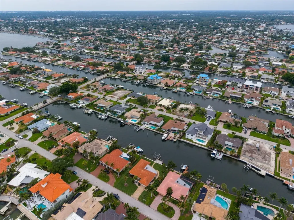 2041 Carolina Avenue NE St Petersburg FL 33703