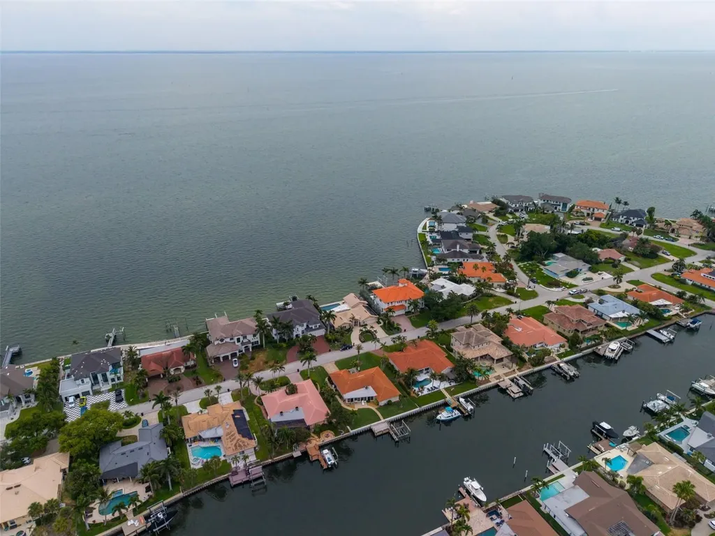 2041 Carolina Avenue NE St Petersburg FL 33703