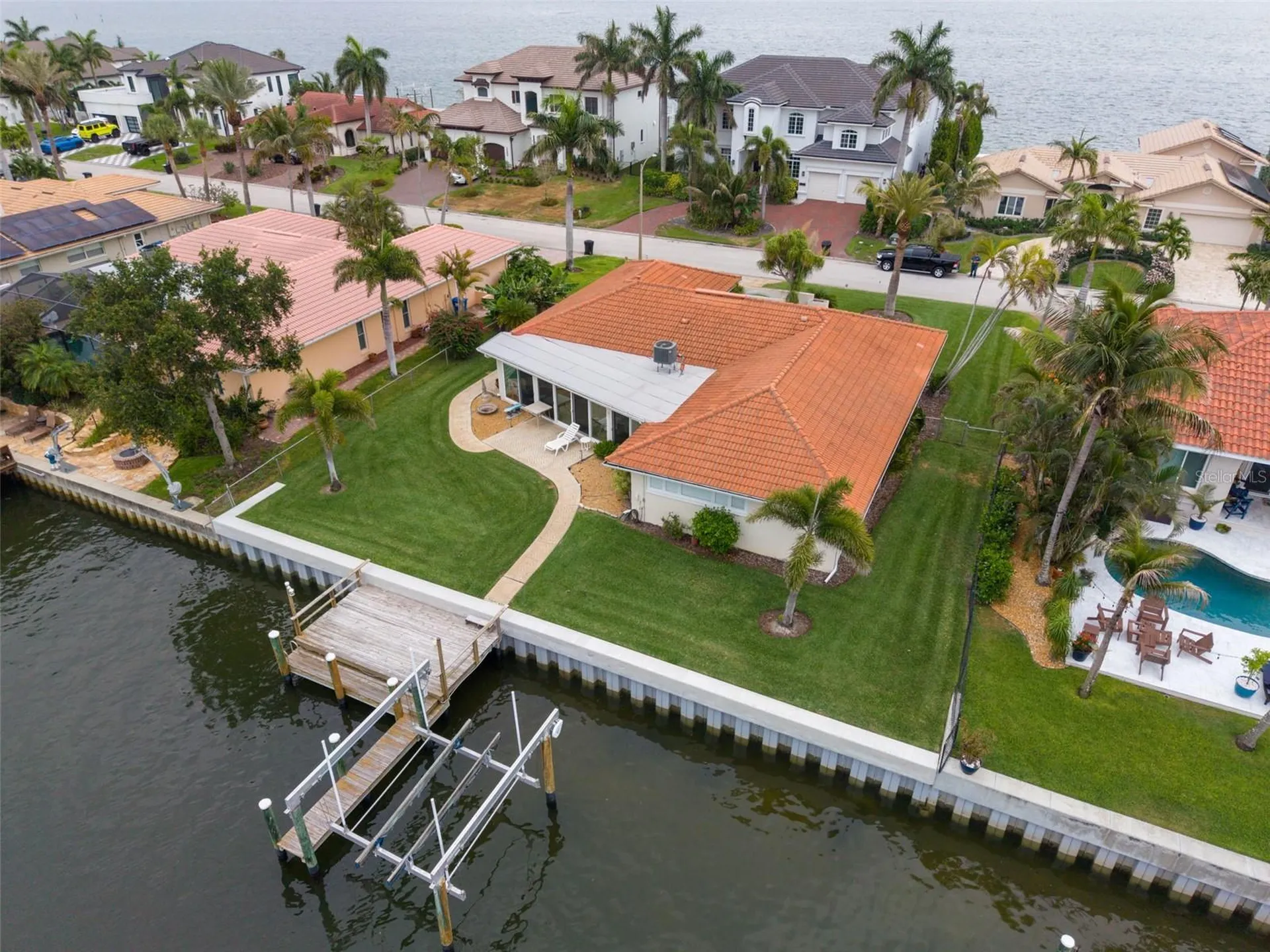 2041 Carolina Avenue NE St Petersburg FL 33703