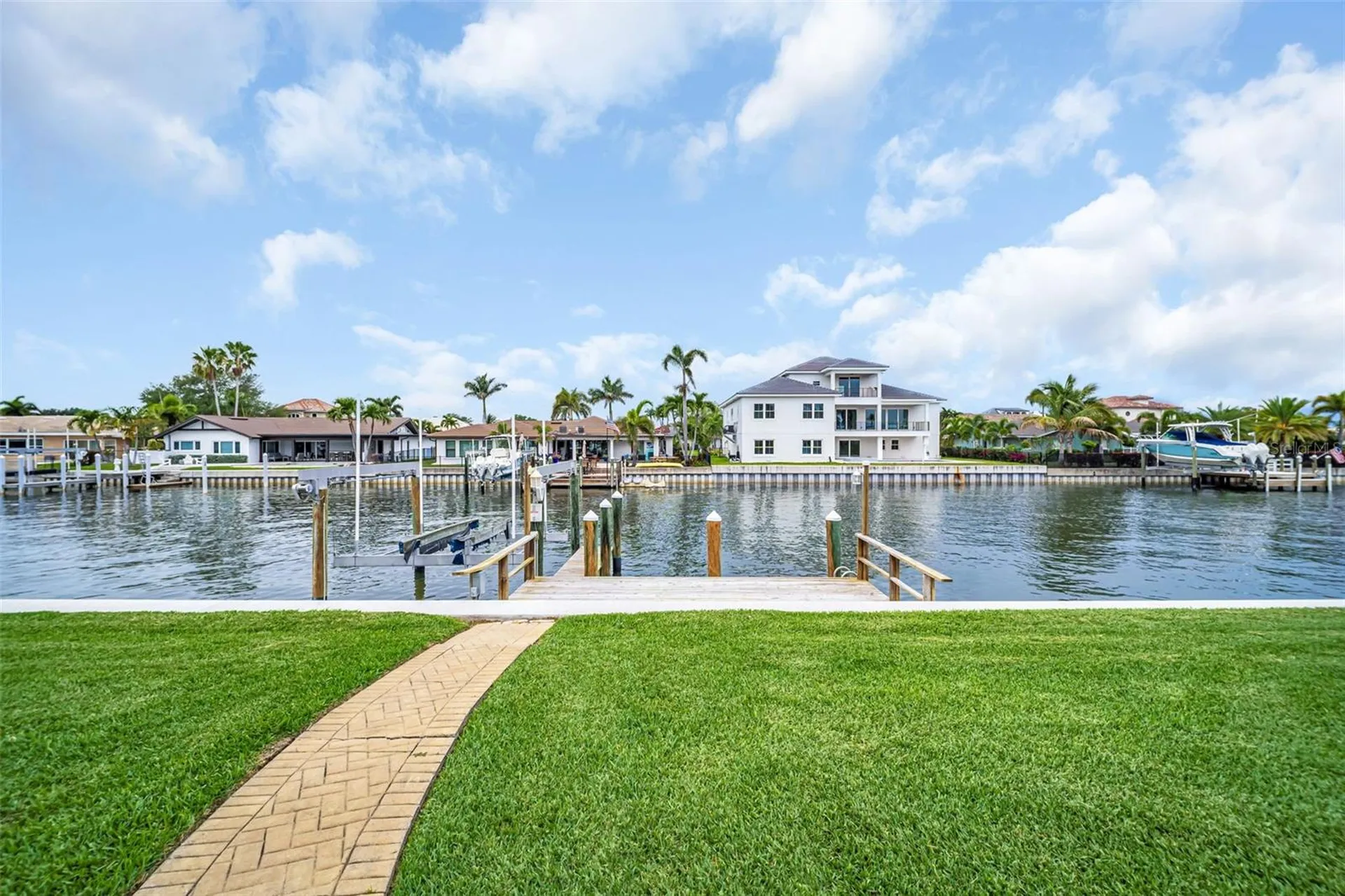 2041 Carolina Avenue NE St Petersburg FL 33703