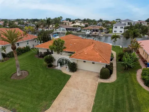 2041 Carolina Avenue NE St Petersburg FL 33703