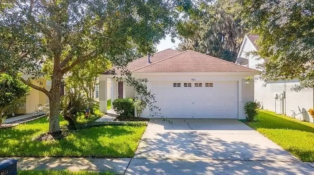 5861 Wrenwater Drive Lithia FL 33547