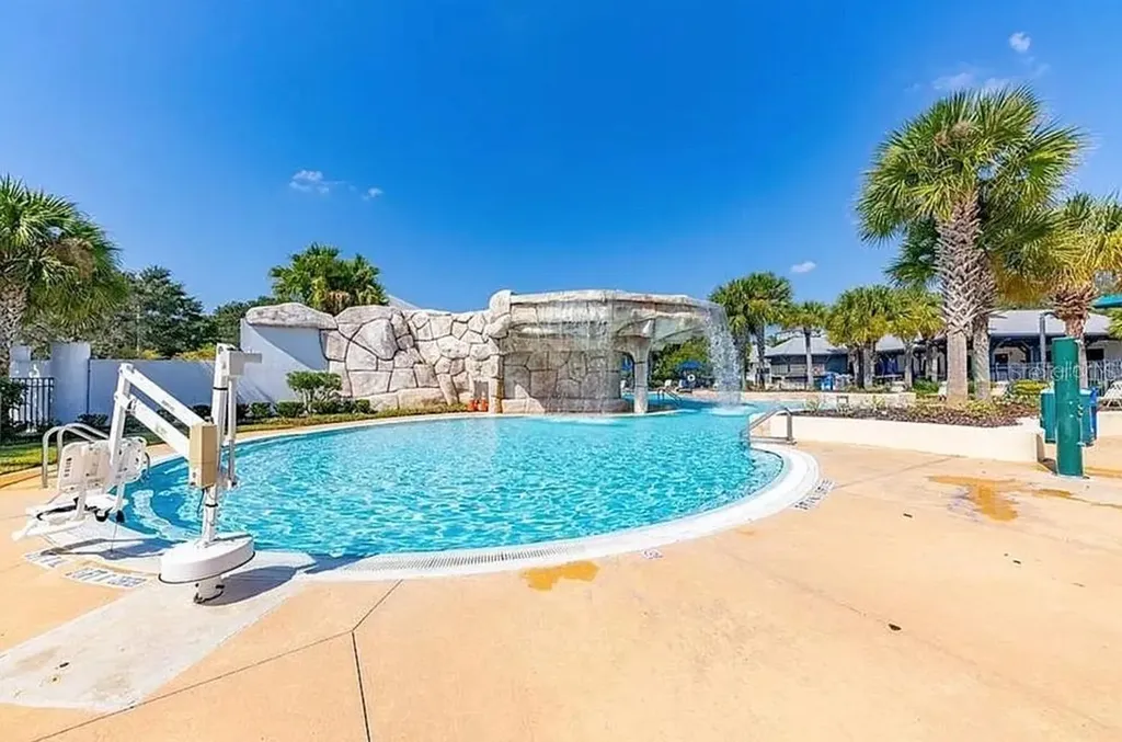 5861 Wrenwater Drive Lithia FL 33547