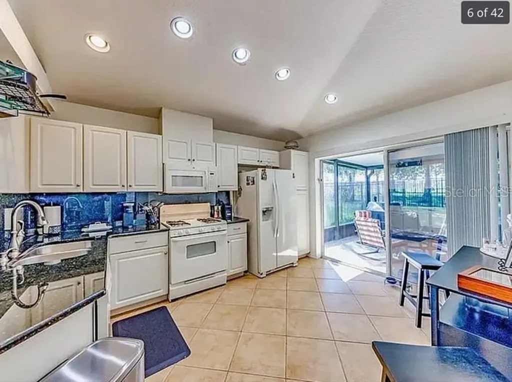 5861 Wrenwater Drive Lithia FL 33547