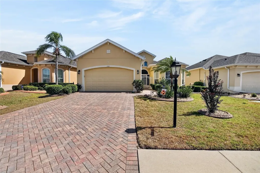 1525 Emerald Dunes Drive Sun City Center FL 33573