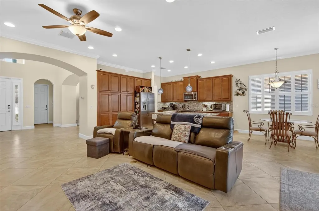 1525 Emerald Dunes Drive Sun City Center FL 33573