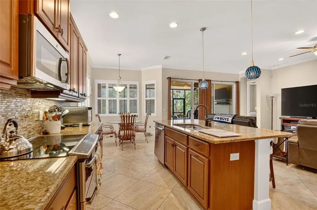1525 Emerald Dunes Drive Sun City Center FL 33573