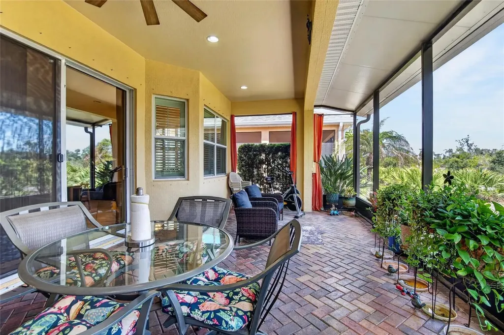 1525 Emerald Dunes Drive Sun City Center FL 33573