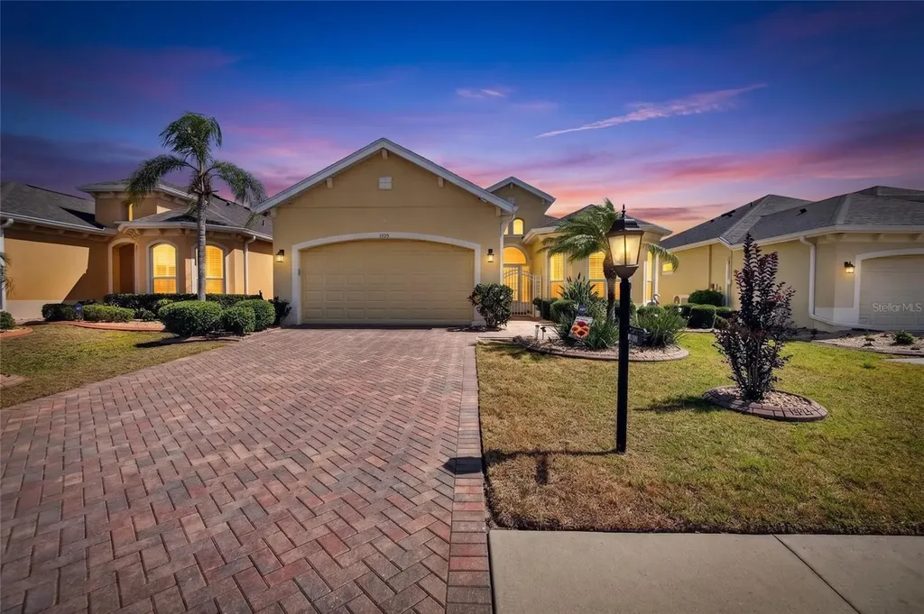 1525 Emerald Dunes Drive Sun City Center FL 33573