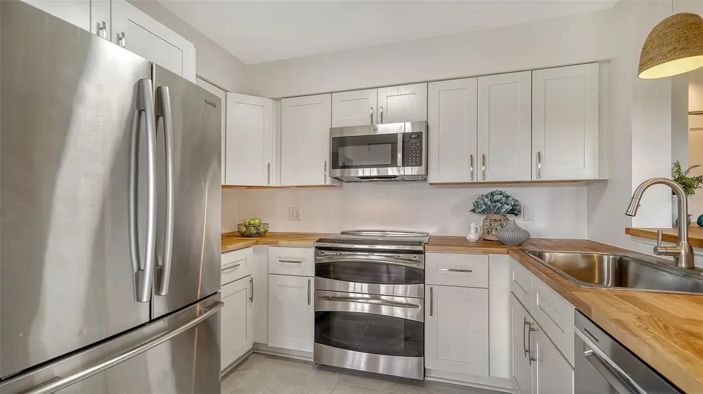 6467 Carrington Circle Sarasota FL 34238