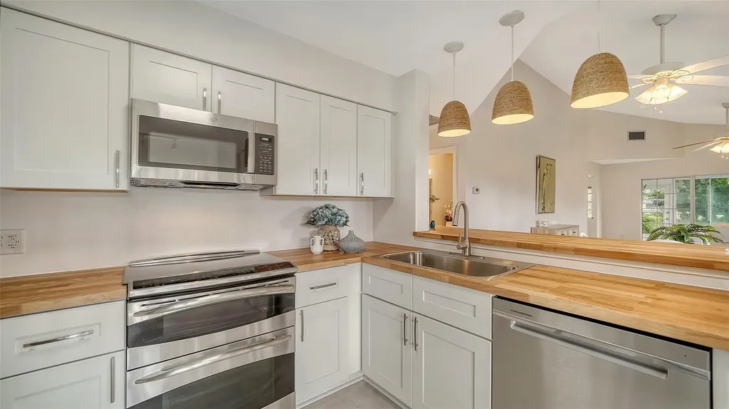 6467 Carrington Circle Sarasota FL 34238