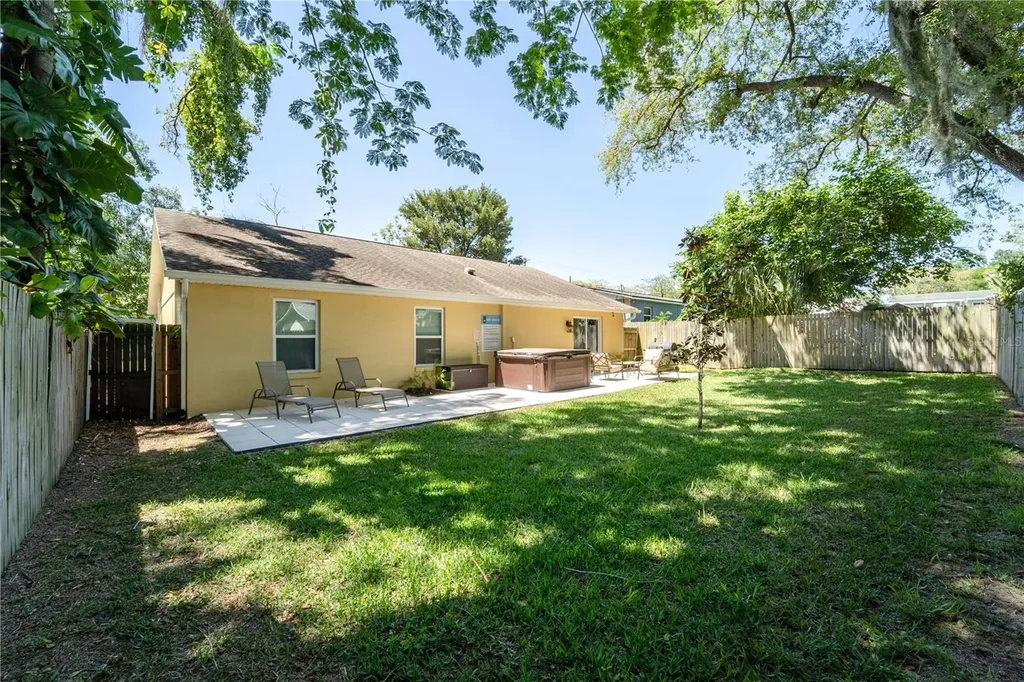 9621 N 46th Street Tampa FL 33617