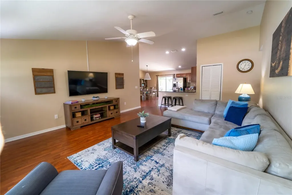 9621 N 46th Street Tampa FL 33617