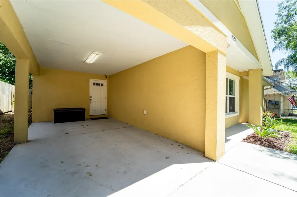 9621 N 46th Street Tampa FL 33617