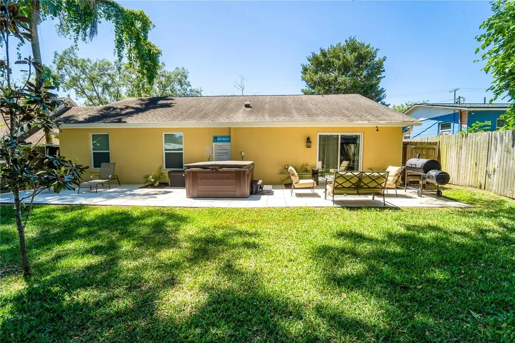 9621 N 46th Street Tampa FL 33617