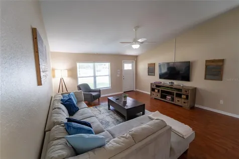 9621 N 46th Street Tampa FL 33617