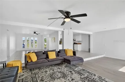 918 SE 35th Street Cape Coral FL 33904