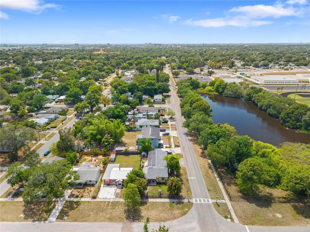1105 55th St S Gulfport FL 33707