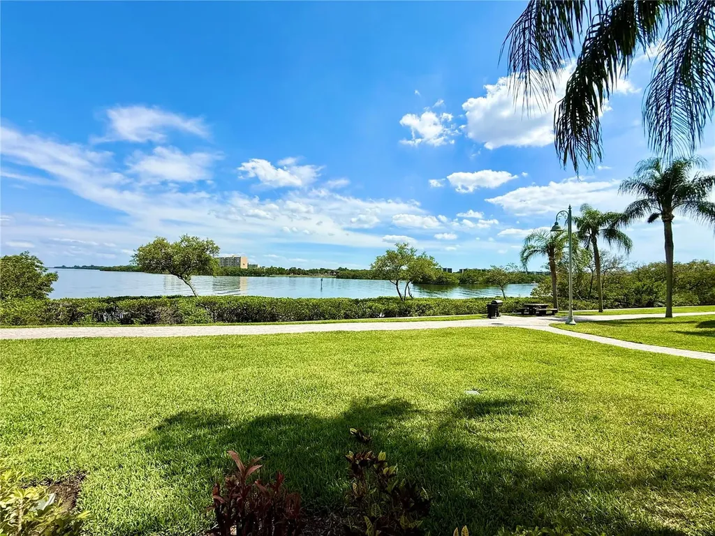 2747 Via Capri Clearwater FL 33764