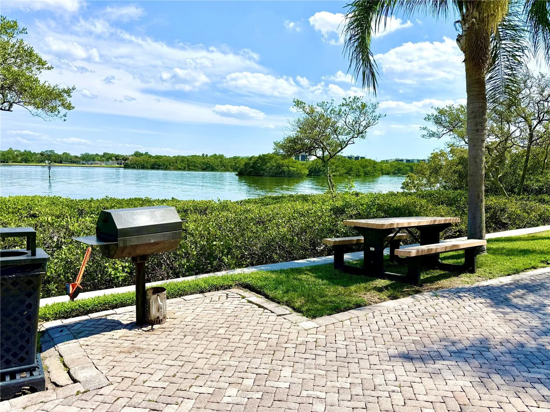 2747 Via Capri Clearwater FL 33764