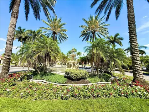 2747 Via Capri Clearwater FL 33764