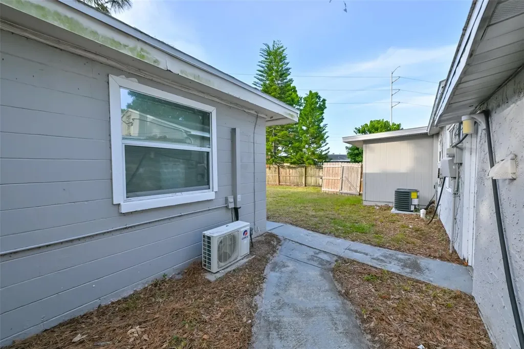 1956 Mcmullen Road Largo FL 33771