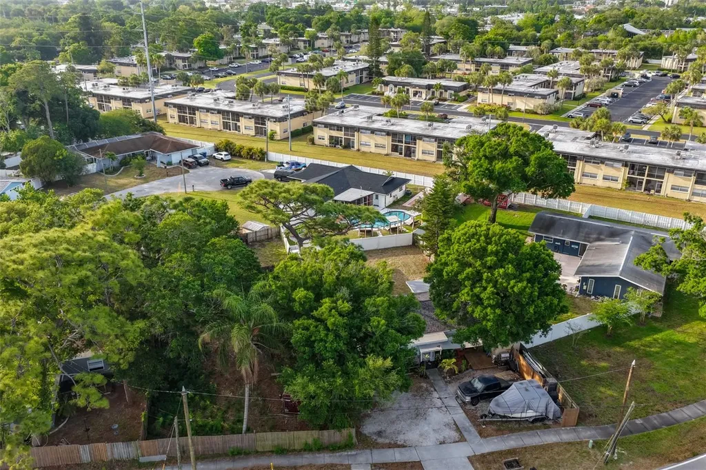 1956 Mcmullen Road Largo FL 33771