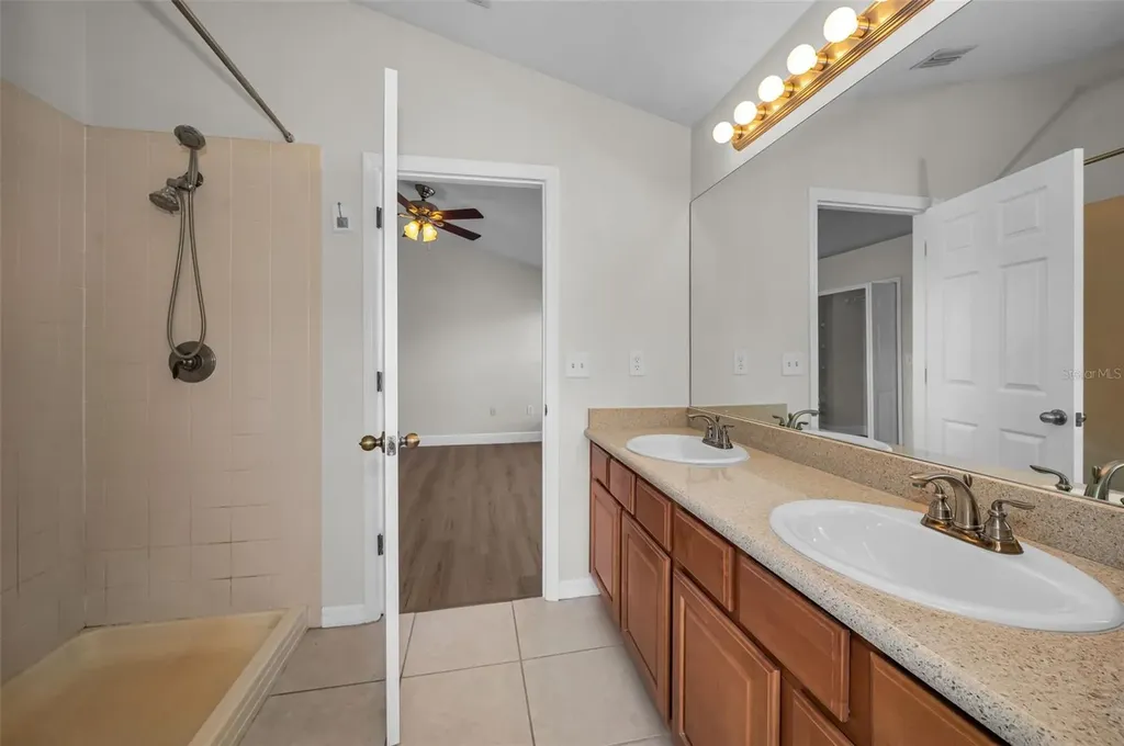 617 52nd Avenue N St Petersburg FL 33703
