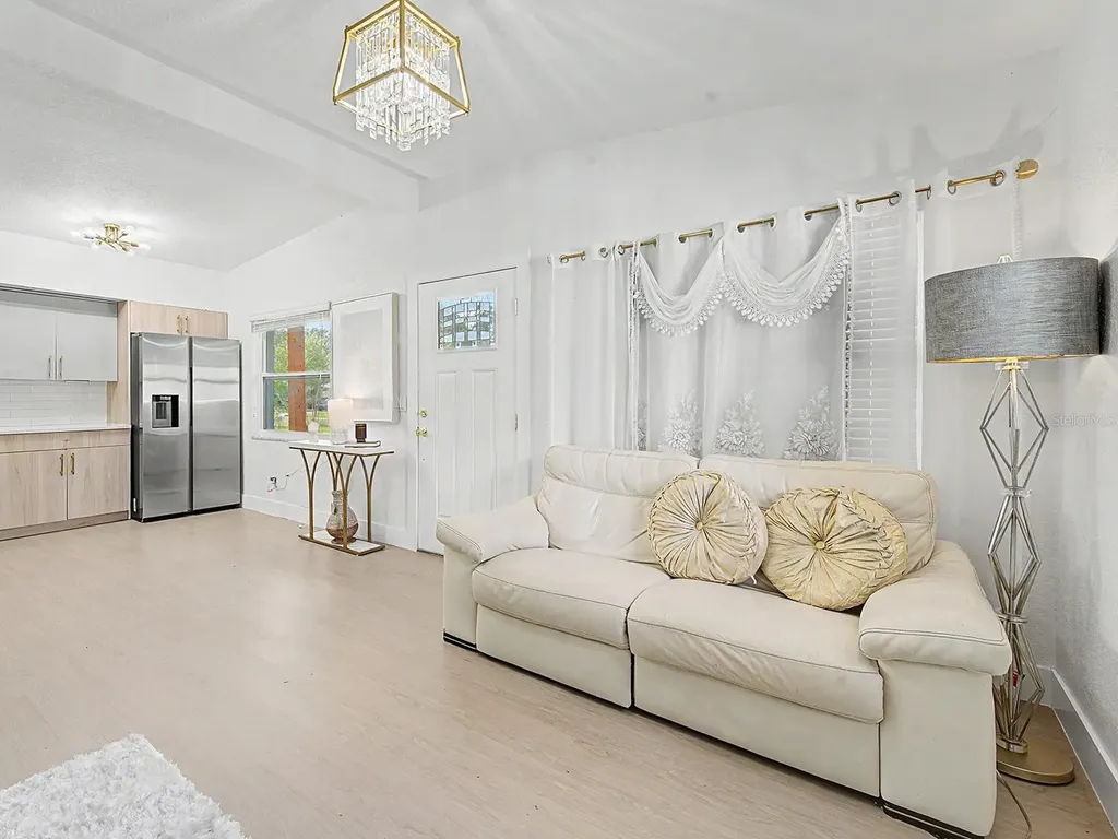 609 Fairmont Drive Brandon FL 33511