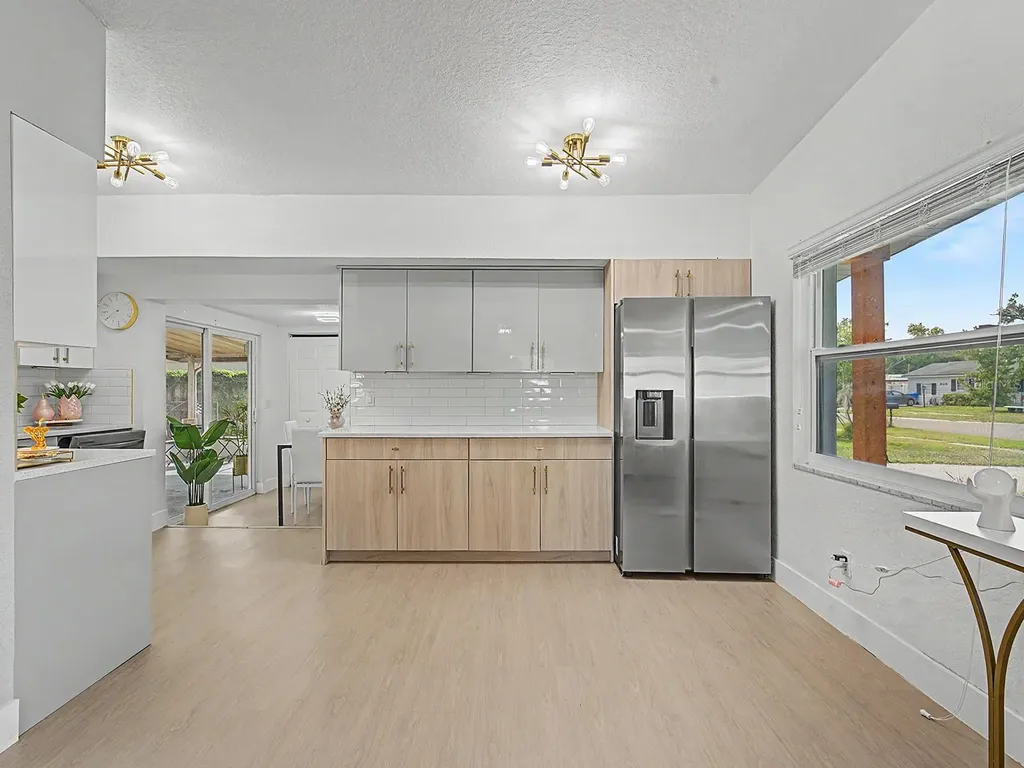 609 Fairmont Drive Brandon FL 33511