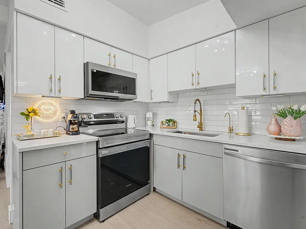 609 Fairmont Drive Brandon FL 33511