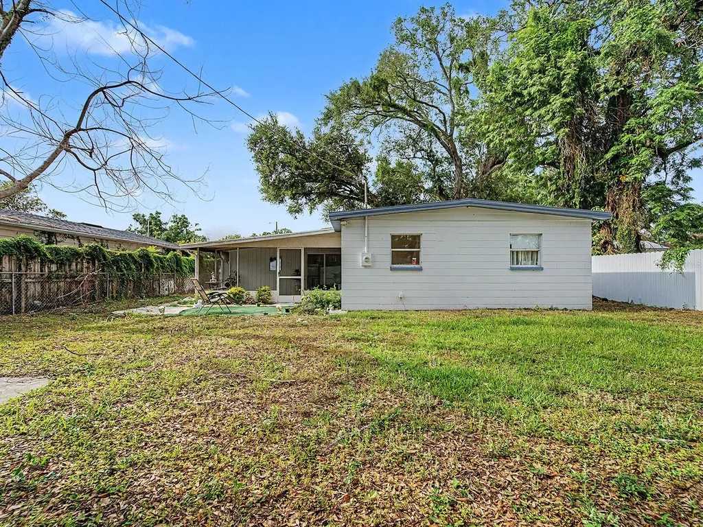 609 Fairmont Drive Brandon FL 33511
