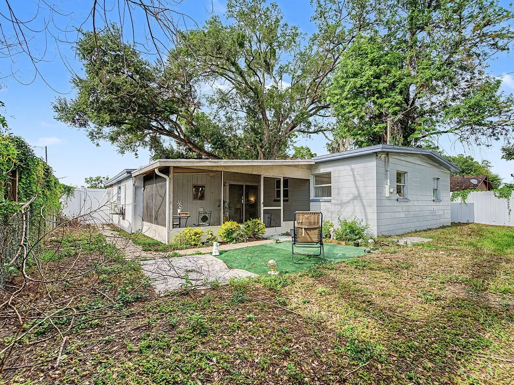 609 Fairmont Drive Brandon FL 33511