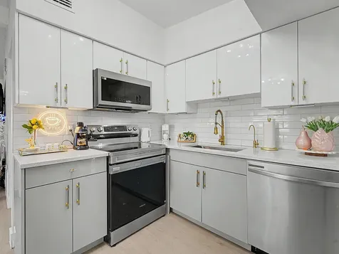 609 Fairmont Drive Brandon FL 33511