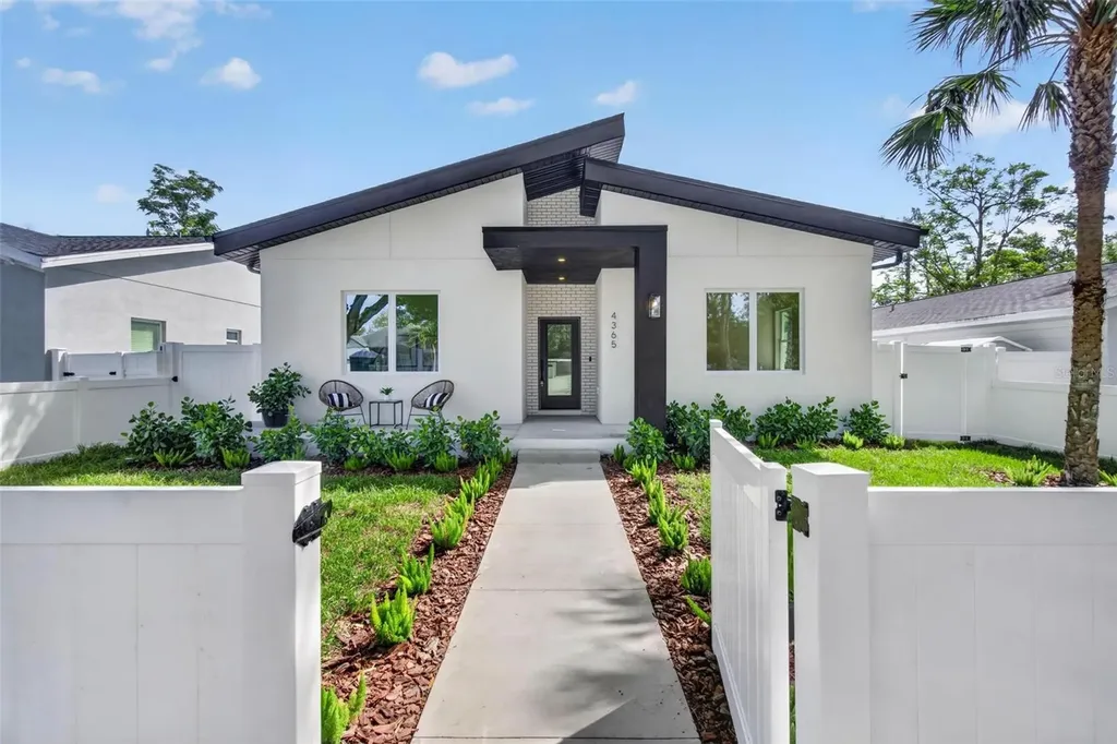 4365 Iris Street N St Petersburg FL 33714