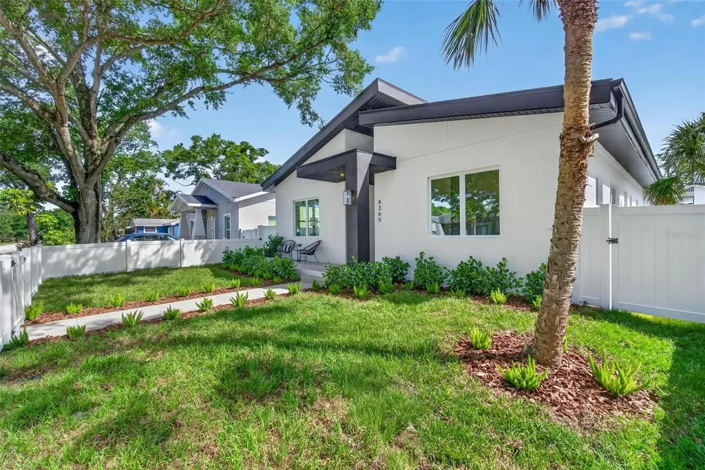4365 Iris Street N St Petersburg FL 33714