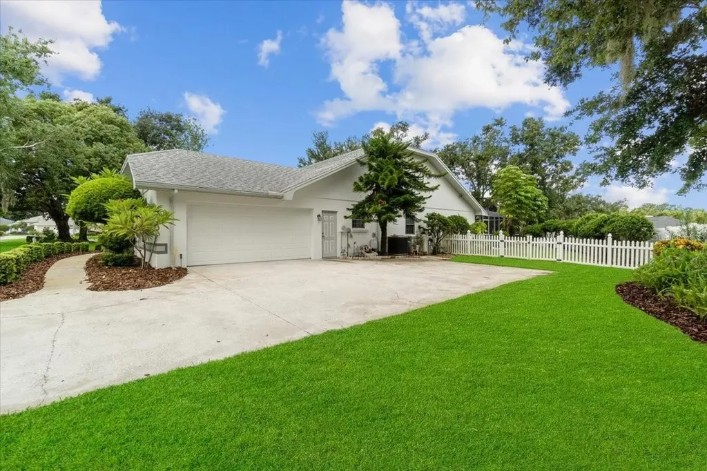 725 Heritage Drive NE Winter Haven FL 33881