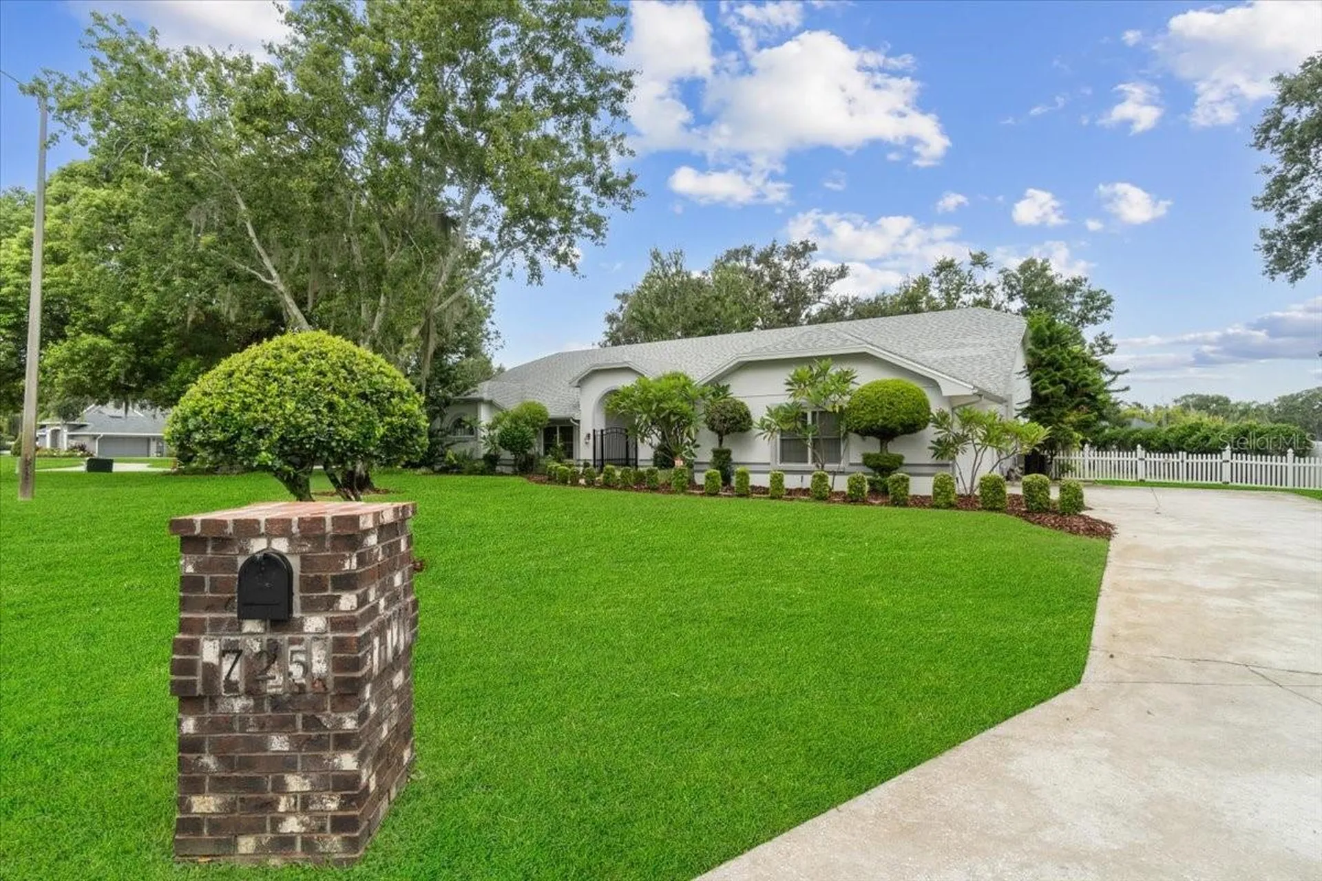 725 Heritage Drive NE Winter Haven FL 33881