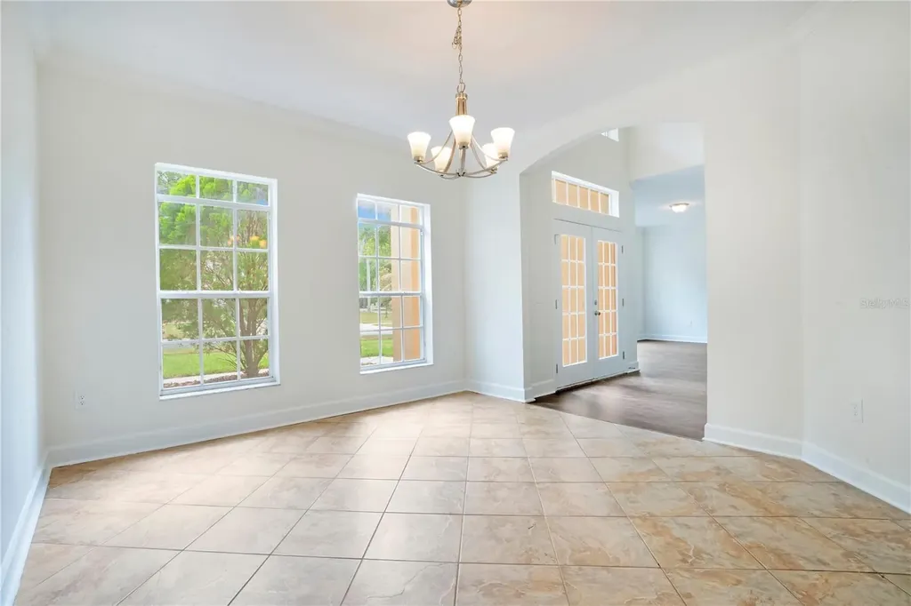 18013 Forest Retreat Lane Tampa FL 33647